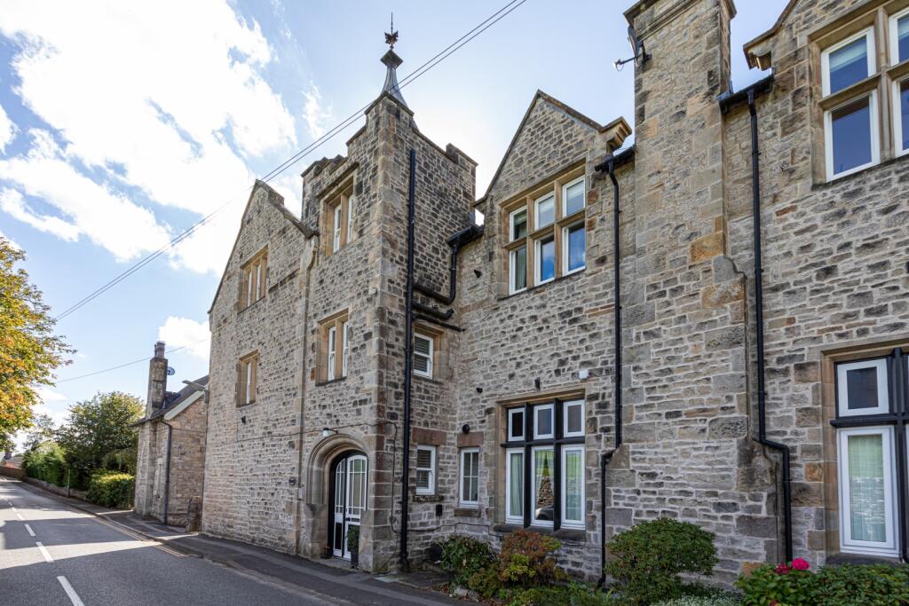 2-bed flat on Glebe Court, Kirkby Lonsdale, Carnforth, Cumbria, £260,000