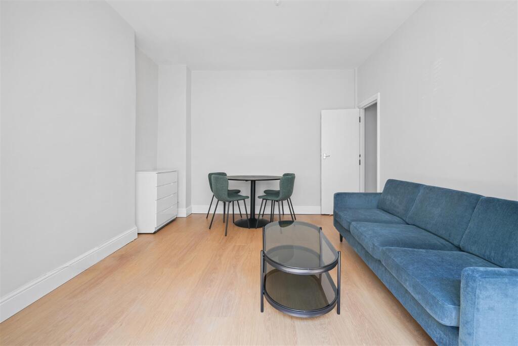 Apartment in London, Pimlico - View 2