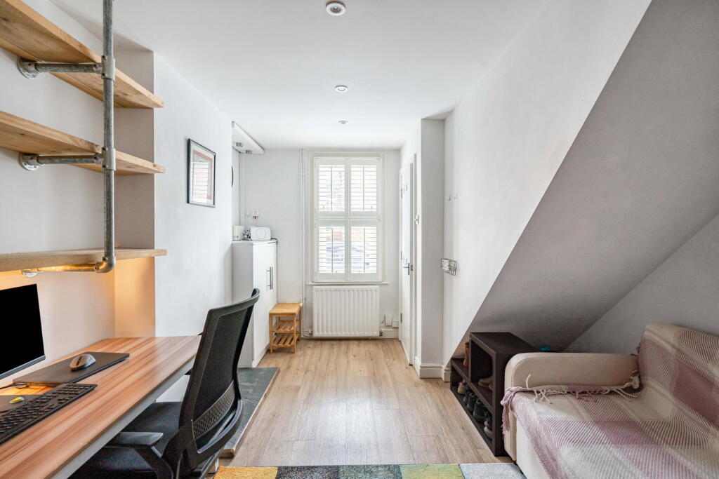 House in Guildford, Surrey - More