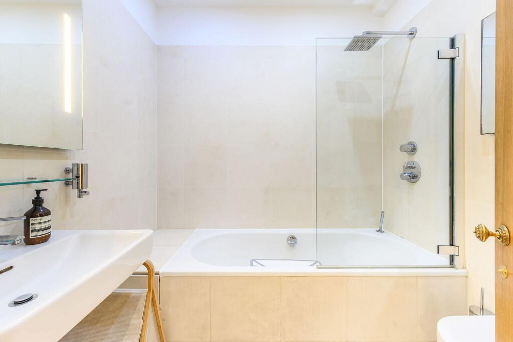 2 bedroom maisonette for rent
