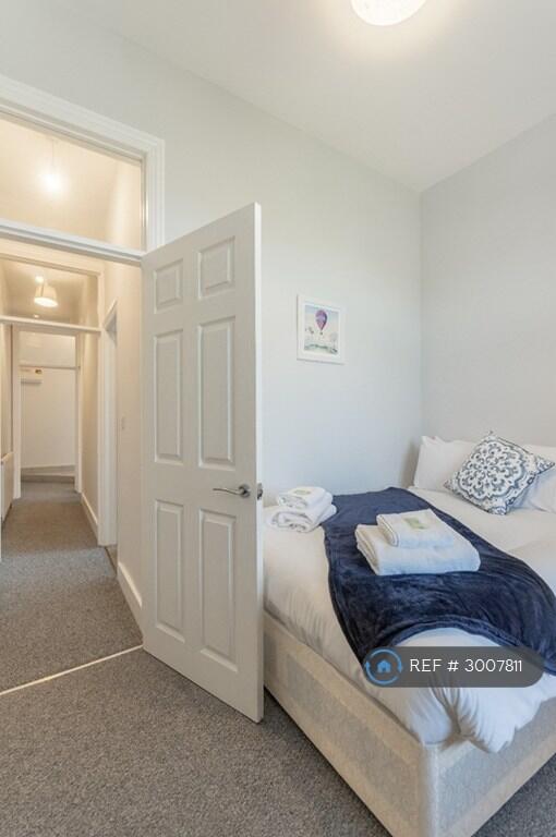 Apartment in Southend-on-Sea - View 2