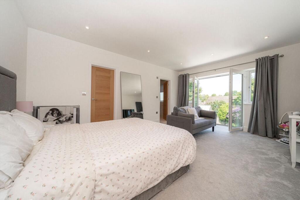 Pine Grove, Weybridge - View 6