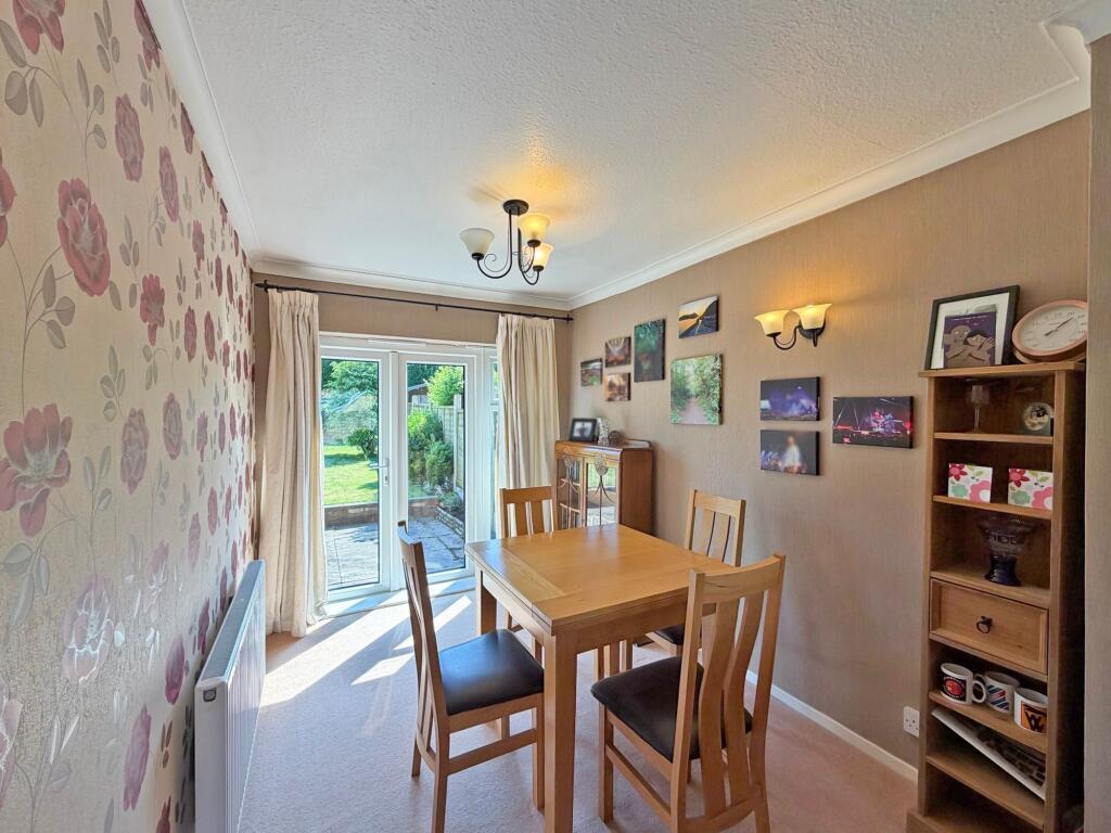 Sunridge Avenue, Wombourne, WV5 photo 4