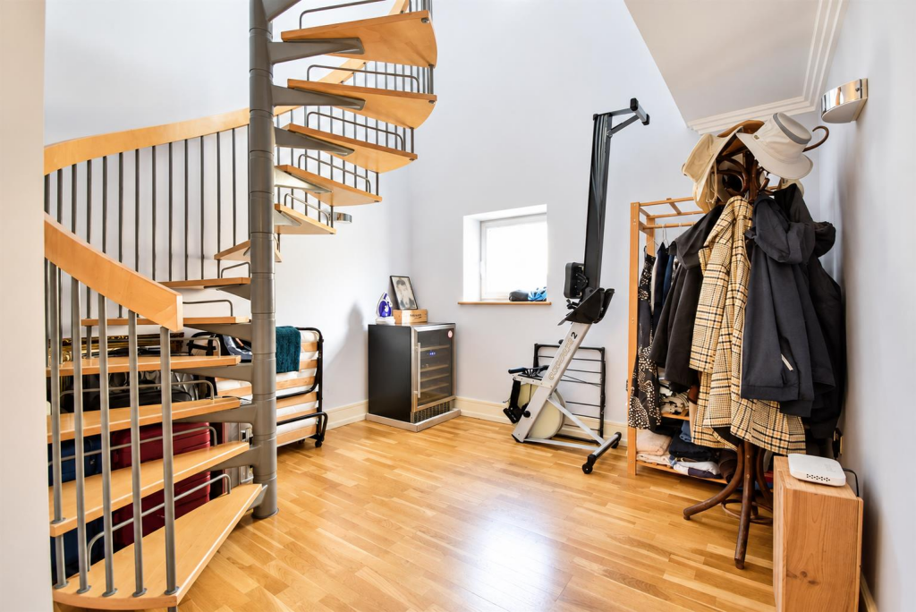 Apartment in London - More