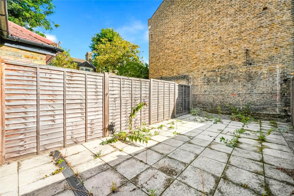 Apartment in London - View 3