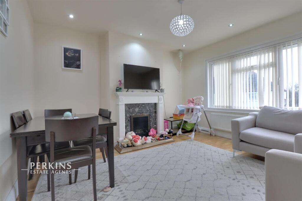 Main image of property: Hanwell, W7