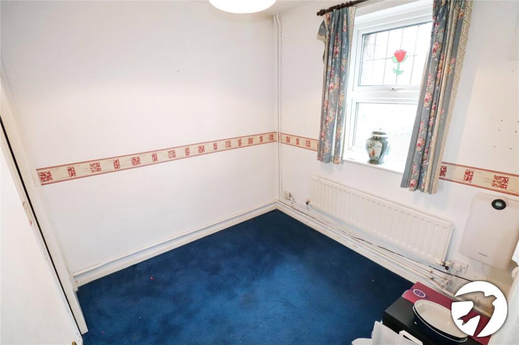 Waterfield Close, London, SE28 photo 4