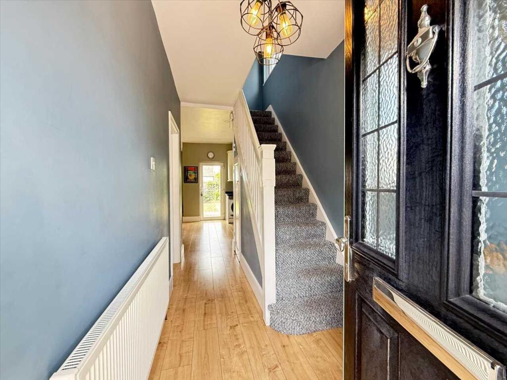 Grasmead Avenue * WEST Facing Garden * photo 3