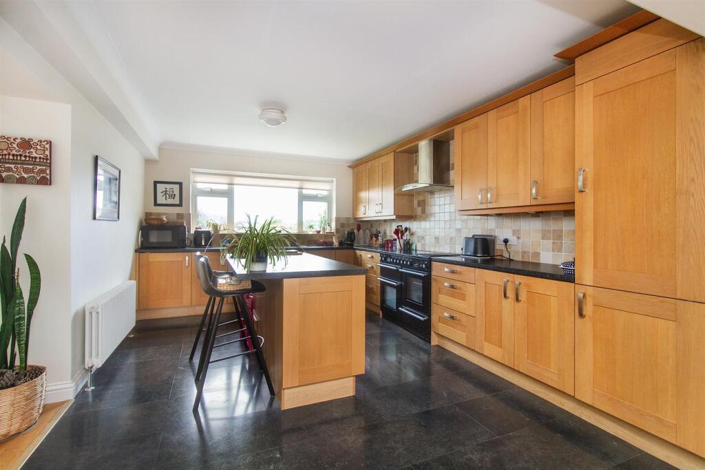 House in Hepscott - More