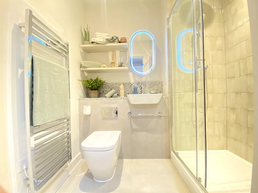 Apartment in Kingston upon Thames - View 4
