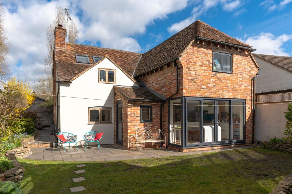3-bed detached on Frilsham Street, Sutton Courtenay, OX14, £575,000