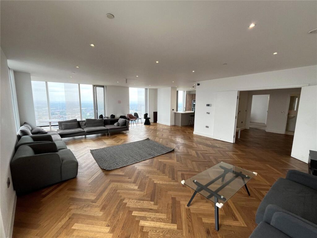Apartment in Manchester, City Centre - View 3