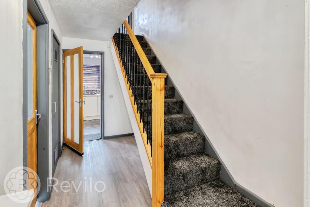 Leyfield Road, Milnrow, OL16 photo 4