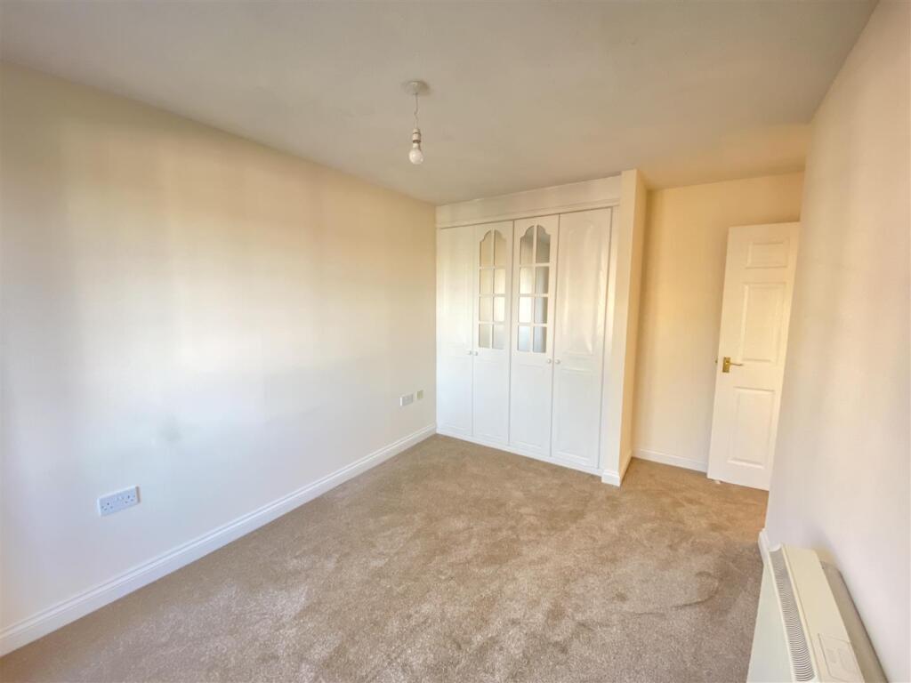Apartment in Reading - View 5