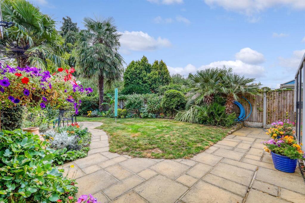 Luthers Close, Kelvedon Hatch, Brentwood photo 4