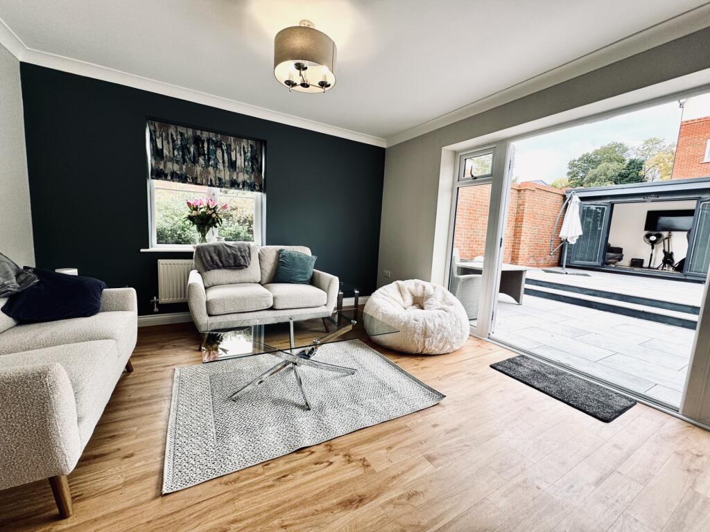 Baldwin Close, Hartley Wintney photo 3