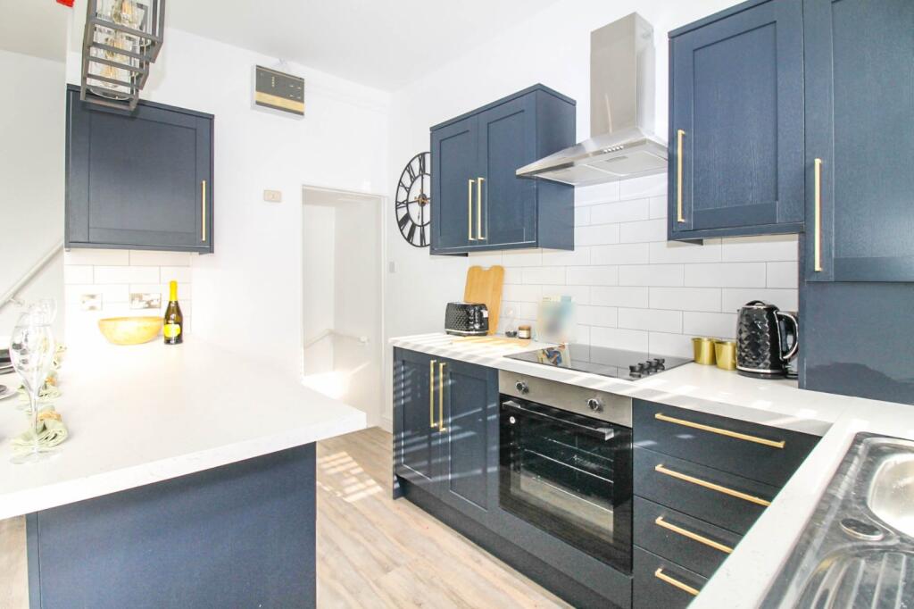 House in Leeds, Burley - More