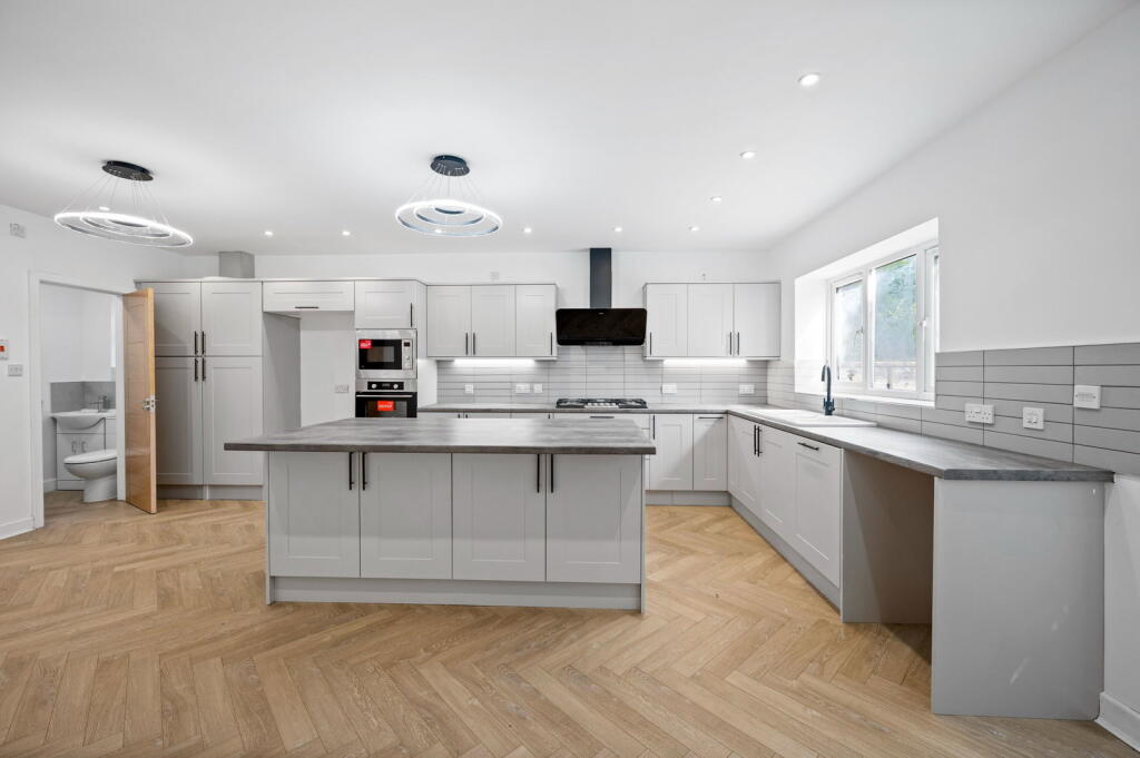 House in Solihull, Ulverley Green - View 3