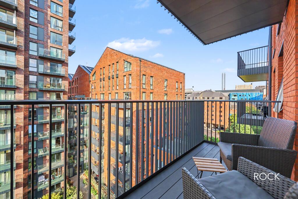 Apartment in Birmingham, West Midlands - More