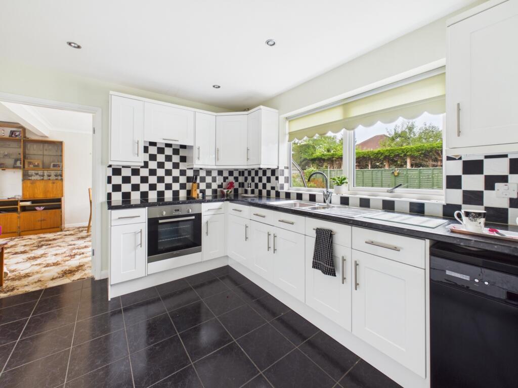 House in Haywards Heath, Balcombe - View 3