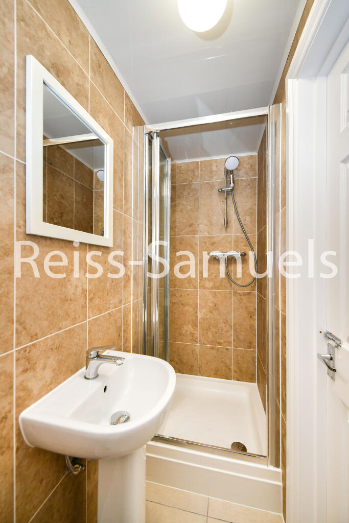 6 bedroom terraced house for rent