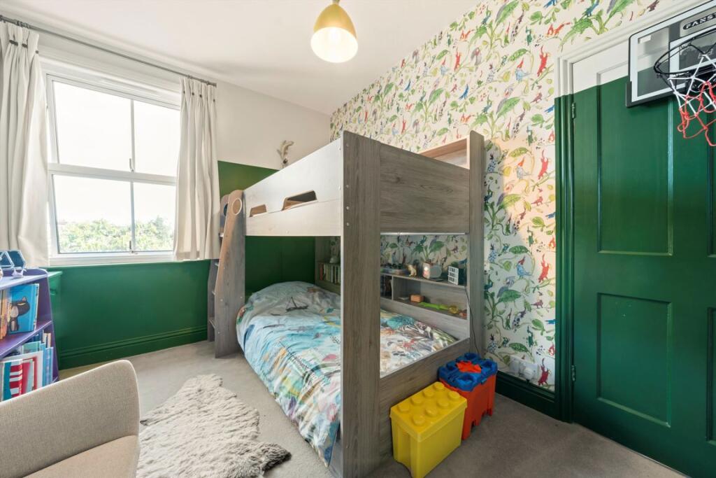 House in London, St Margarets - More