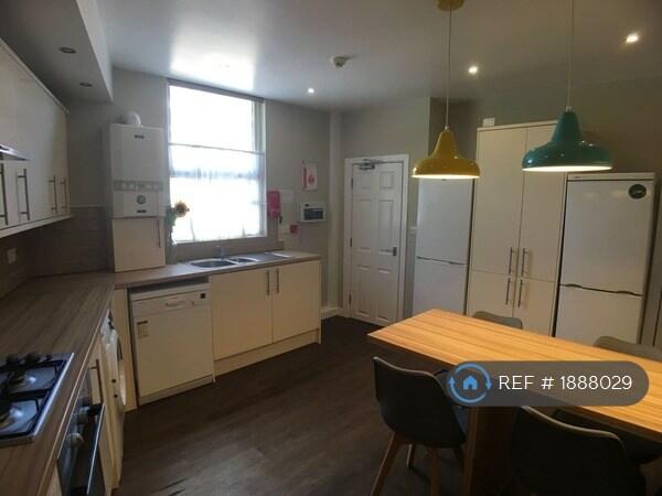 6 bedroom terraced house for rent