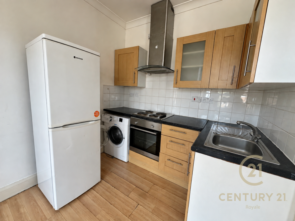 Apartment in Kingston upon Thames - View 4