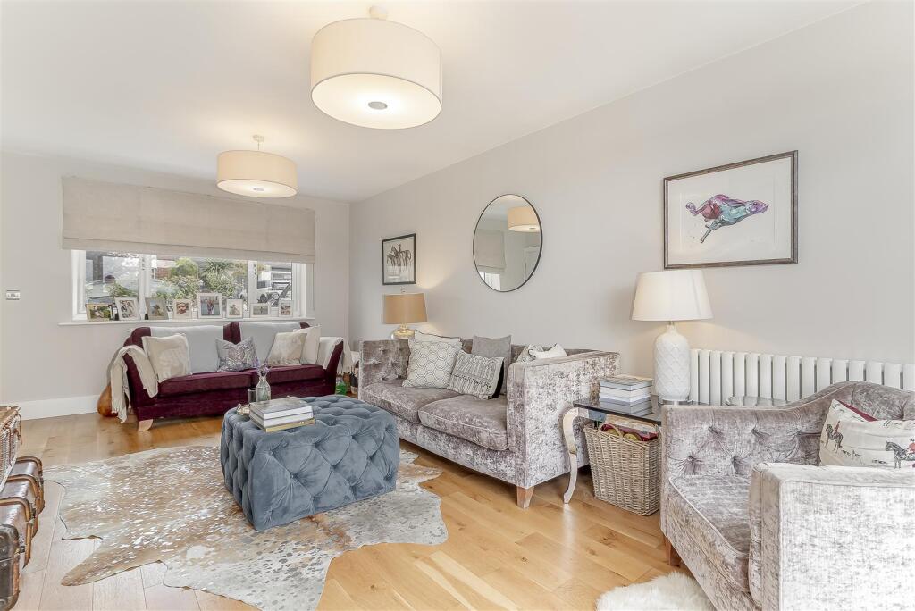 Kirkwood Drive, Leeds photo 3