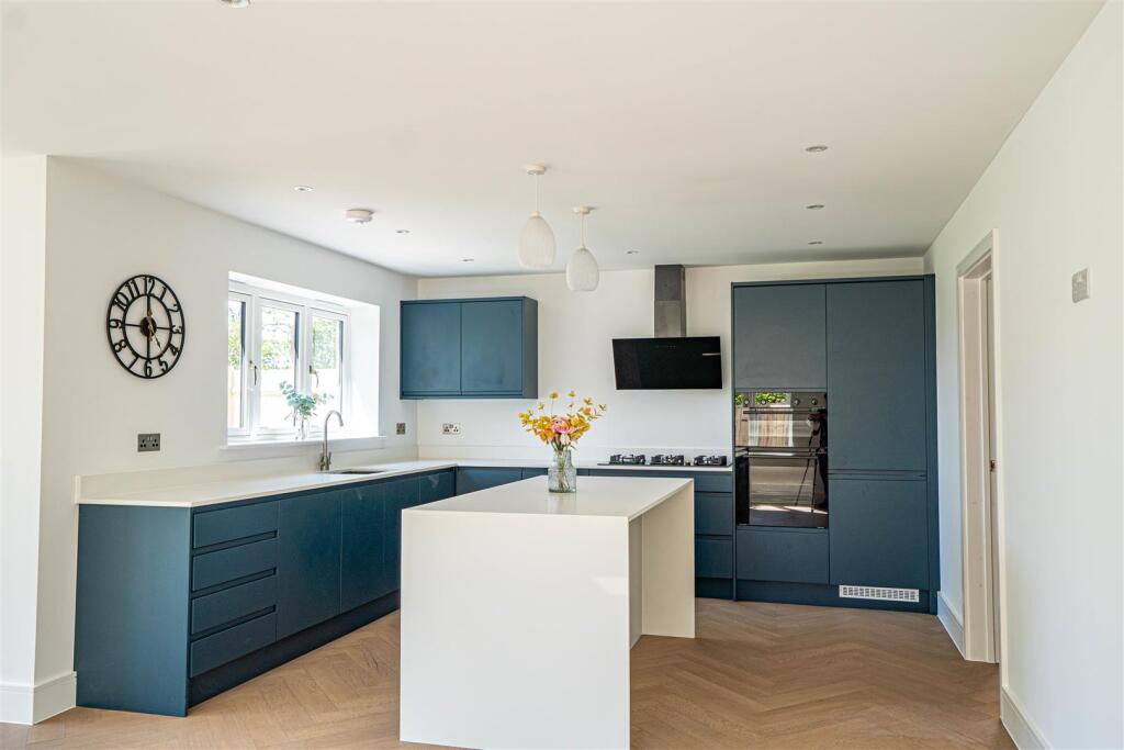 House in Rother, The Moor, Westfield - View 5