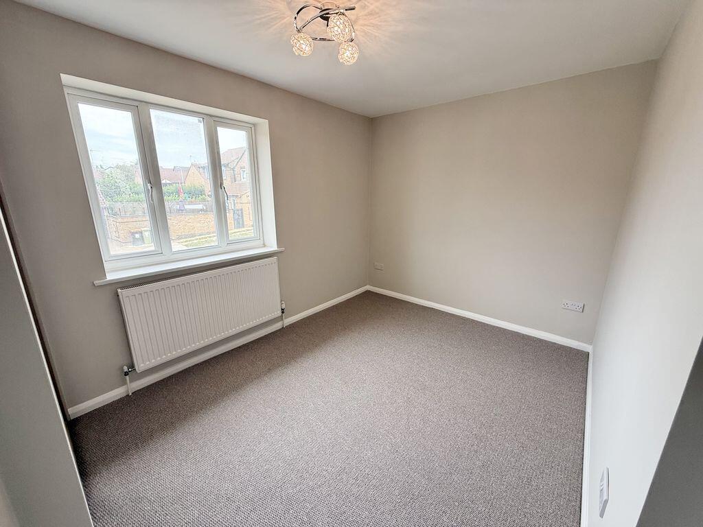 House in Milton Keynes, Far Bletchley, West Bletchley - More