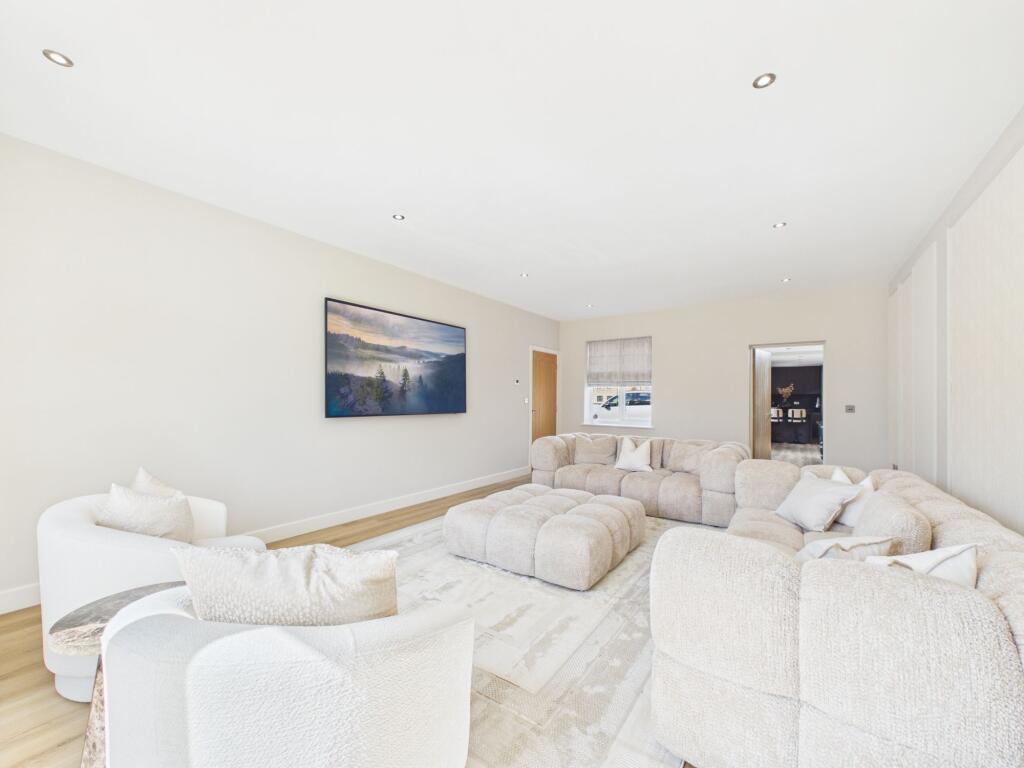 House in South Kesteven, Woodland Rise, Langtoft - More