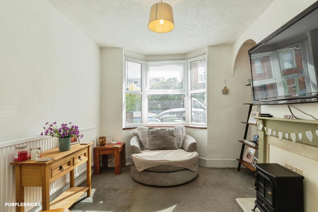 House in Aylesbury, Buckinghamshire - View 3