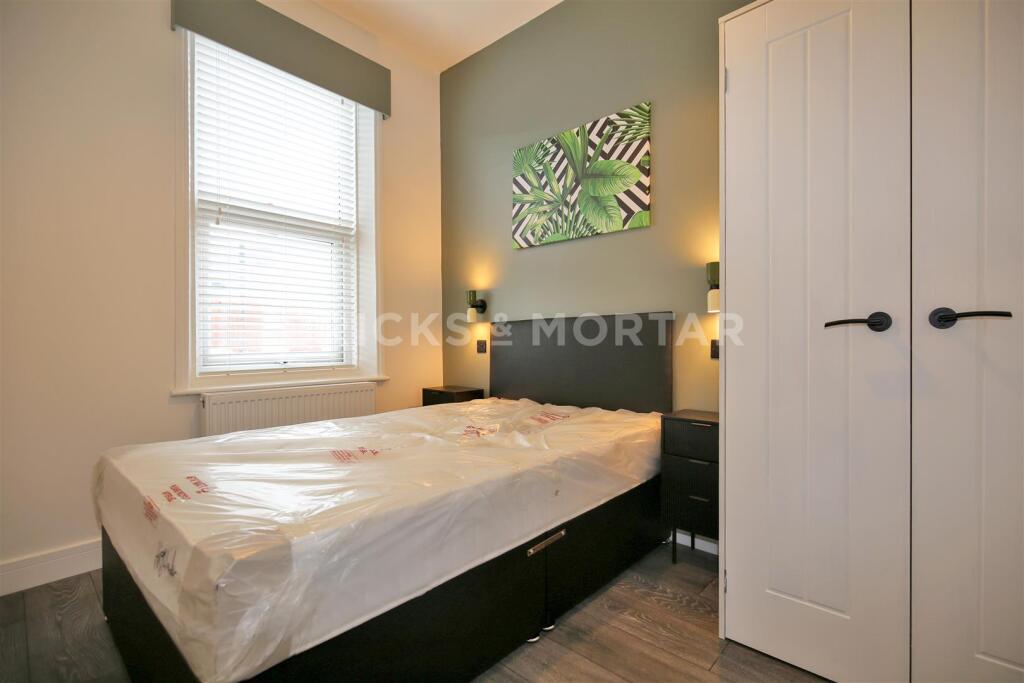 Apartment in Newcastle upon Tyne - View 5