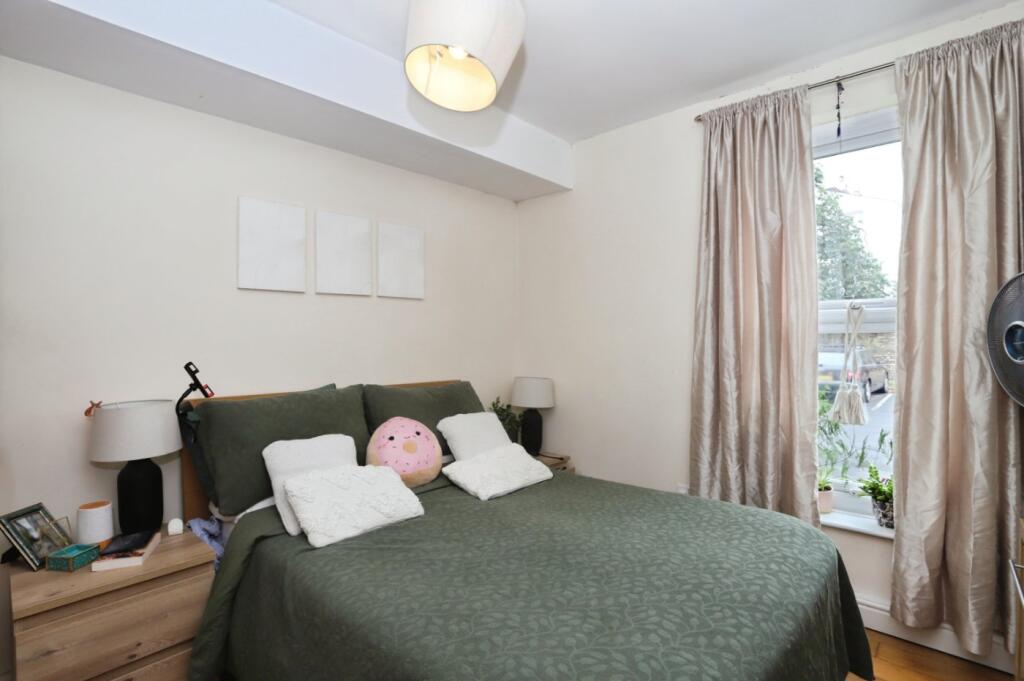 Apartment in Cheltenham, Gloucestershire - More