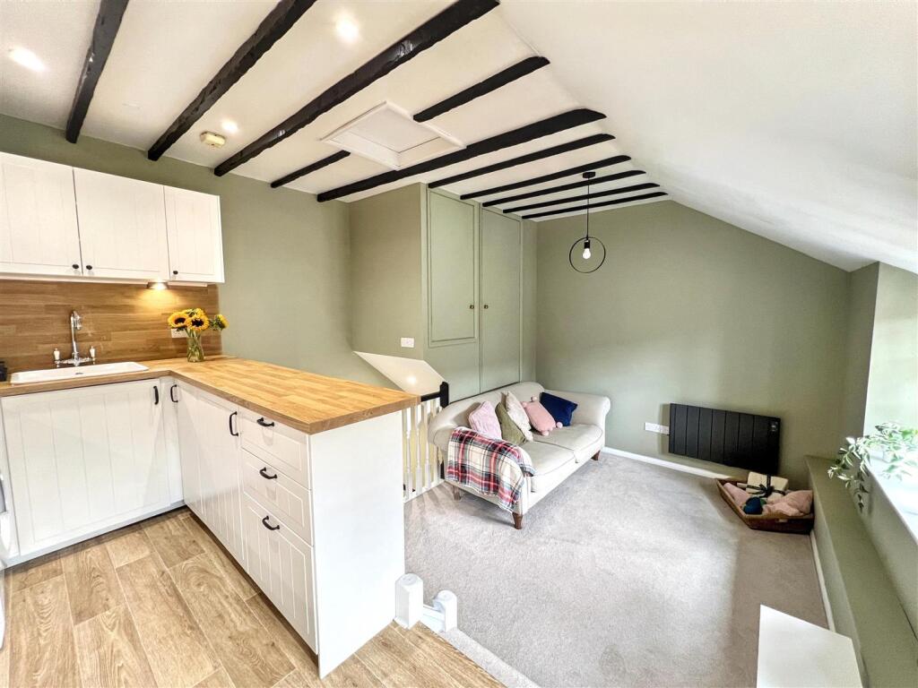 House in Northampton, Bozeat - More