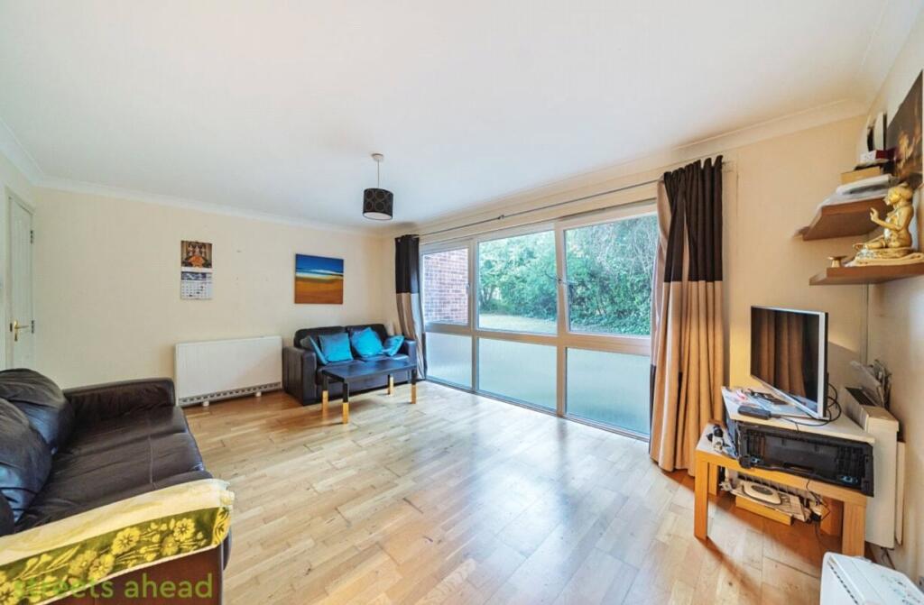 Main image of property: Ashburton Road, Croydon, CR0