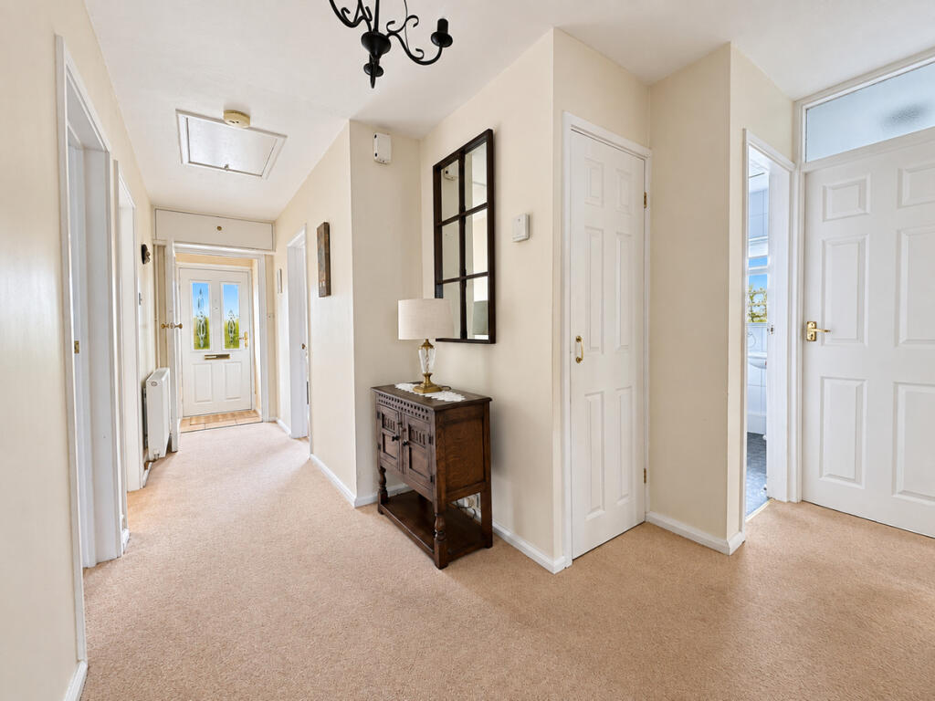 House in Rochford, Hockley - View 4