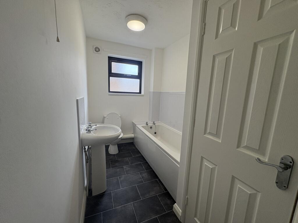 Apartment in Southend-on-Sea - More
