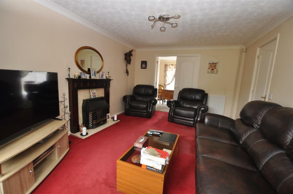 Hilton Close, Newhall, Swadlincote photo 3