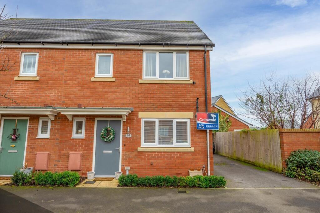 Barleyfields Avenue, Bishops Cleeve, Cheltenham, GL52 photo 4