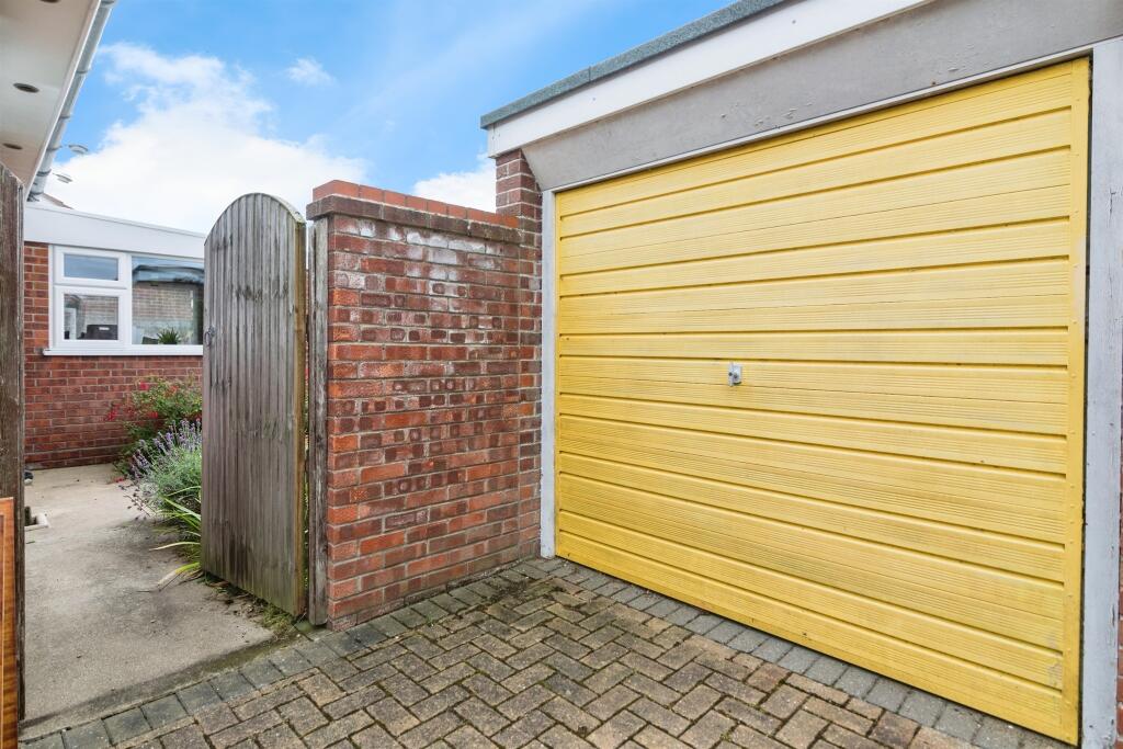 24, Beeching Drive photo 2