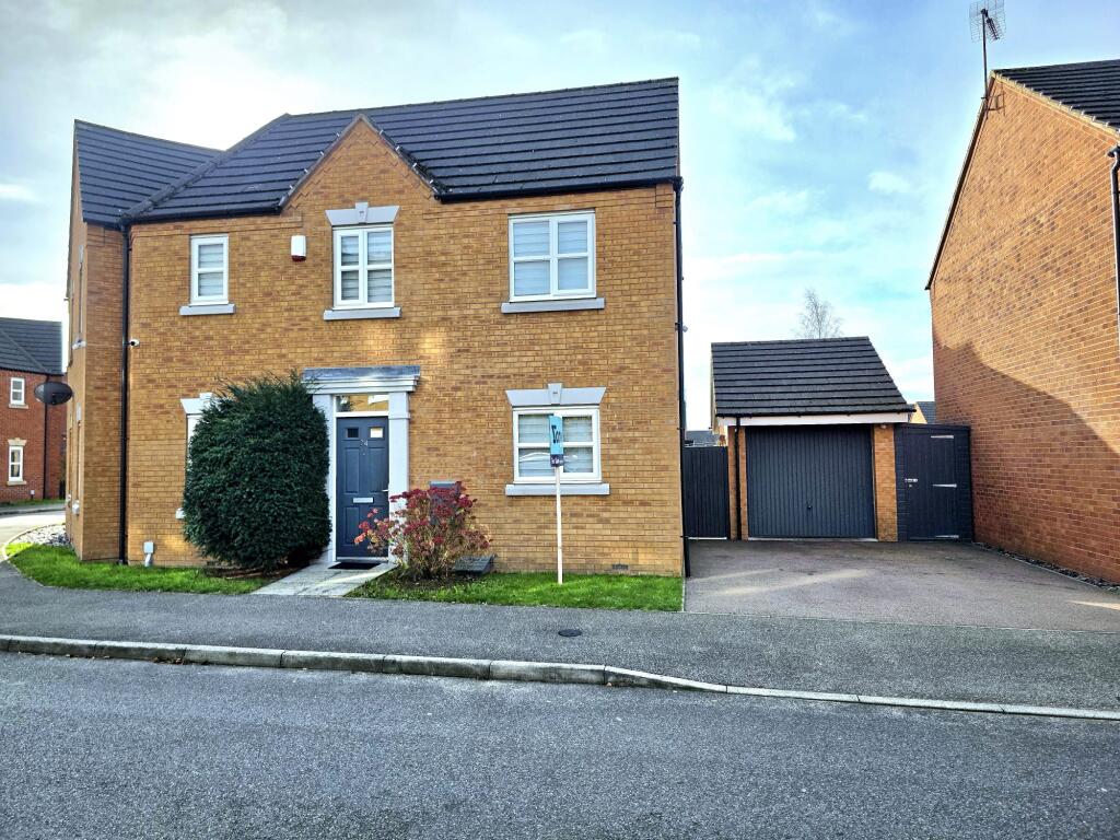 3-bed semi-detached on Bennet Drive, Nottingham, NG17, £210,000