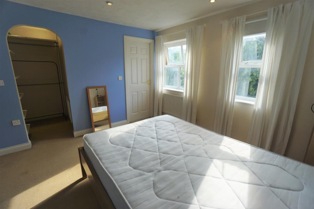 5 bedroom terraced house for rent