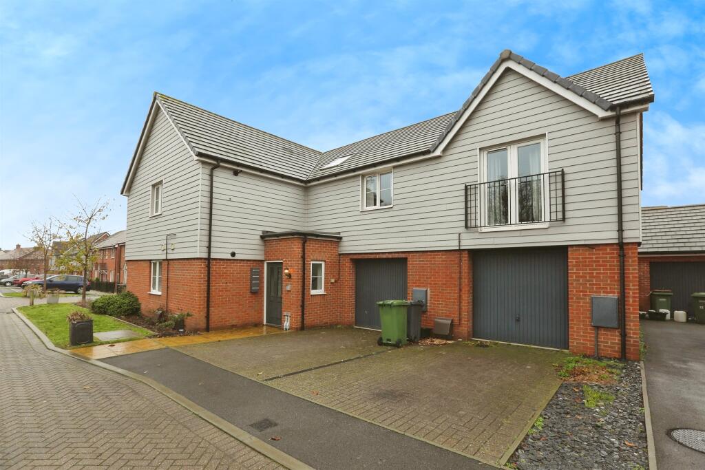 2-bed house on Bowers Drive, Bursledon, Southampton, £250,000