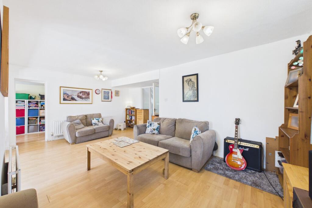 House in Rushmoor, Farnborough Park, Farnborough - View 5