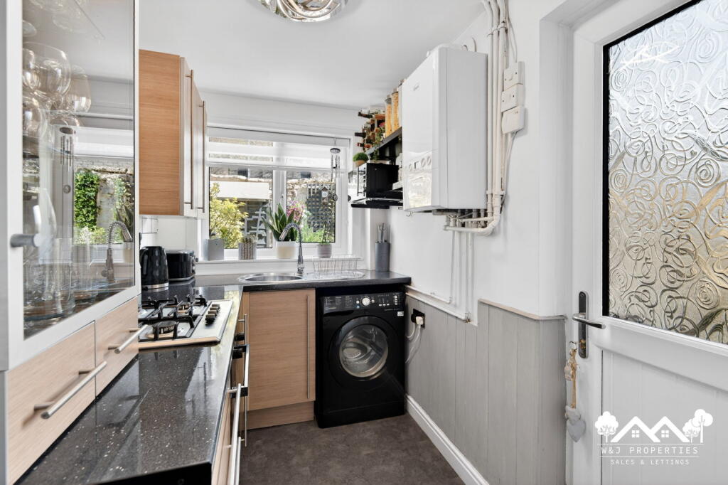 House in Darwen, Hollins Grove, Knowle Fold - More
