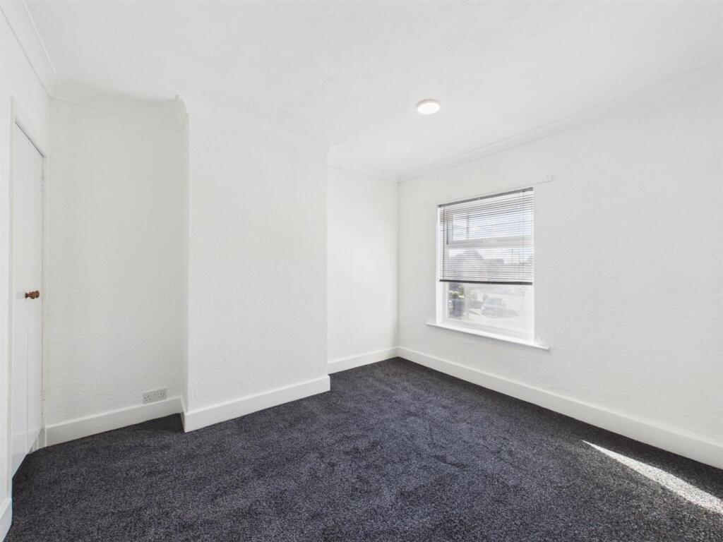 House in Nuneaton and Bedworth, Warwickshire - View 5