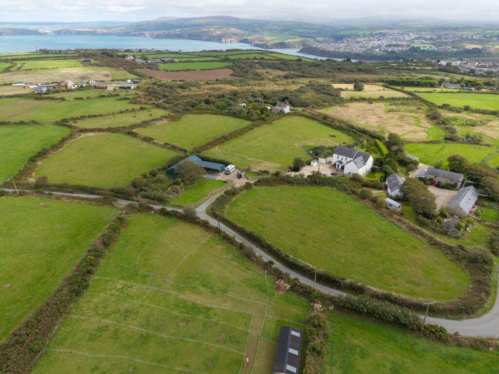 House in Goodwick, Fishguard and Goodwick - View 4