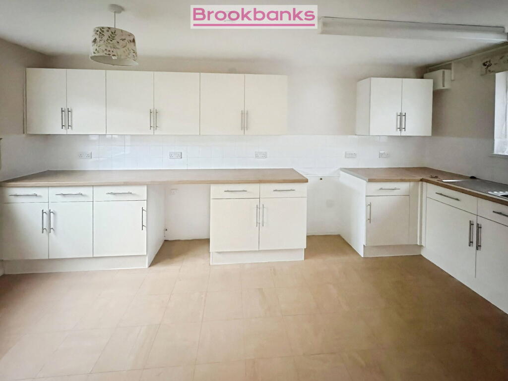 House in Sevenoaks, Edenbridge - View 2